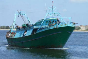 القنصلية المصرية بجدة تنجح في الإفراج عن مركب “العلم والإيمان”