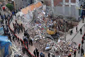 ضبط وإحضار مهندس حي الإسكندرية للتحقيق فى إنهيار العقار بمحرم بك