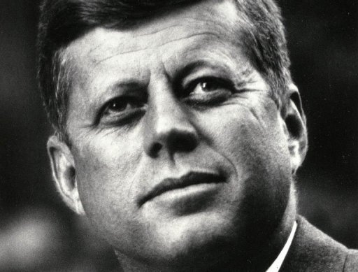 سترة طيار جلدية عائدة لجون كينيدي تباع في مزاد بسعر 665 الف دولار