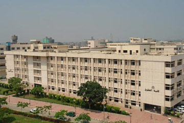 إحالة 1075 طالبا بجامعة بنها إلى التأديب بسبب الغش خلال الامتحانات