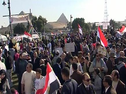 وقفة احتجاجية لبعض العاملين بالسياحة أمام القوى العاملة لزيادة البدلات والحوافز