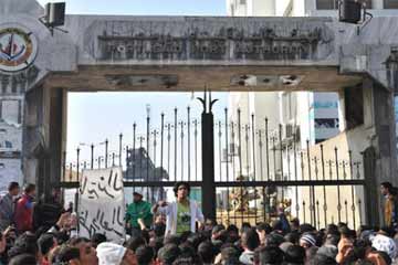 مسيرات تجوب بورسعيد تنادى بعصيان مدنى لحين القصاص للشهداء