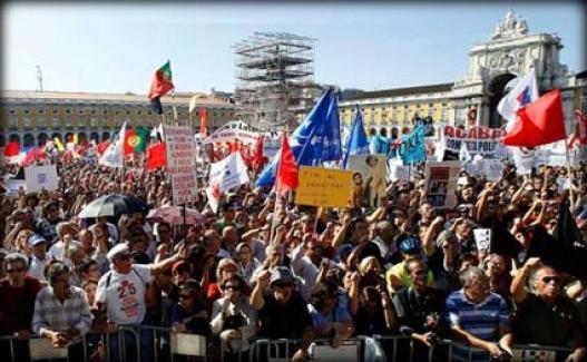 البرتغاليون يتظاهرون ضد التقشف ويطالبون باستقالة الحكومة