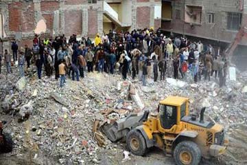 قنديل يتابع تداعيات انهيار العقار بالإسكندرية ويطلب تقريرا حول أسبابه