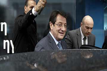 الناخبون في قبرص يصوتون لاختيار رئيس جديد للبلاد