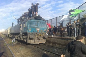 ألتراس المصرى يقطعون السكة الحديد ببورسعيد ويعترضون القطارات