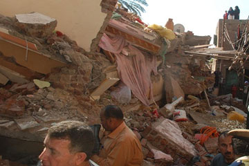 وفاة شخص وإصابة 3 فى انهيار عقار من 3 طوابق بالإسكندرية