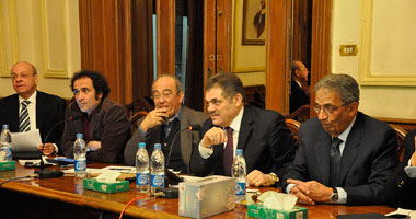 اجتماع الإنقاذ مع قيادات العمال ينتهى لعدة قرارات أهمها تشكيل حكومة محايدة لإدارة الانتخابات البرلمانية