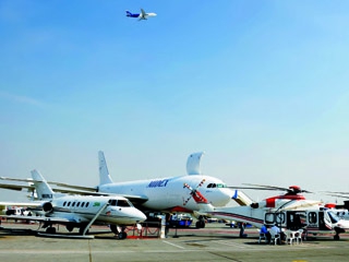 الهند توقف تسديد 750 مليون دولار مقابل طائرات من مجموعة فينميكانيكا الإيطالية