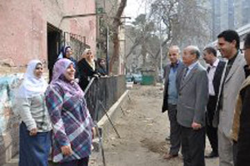 محافظ الجيزة يتفقد ساقية مكى ويستمع لشكاوى المواطنيين