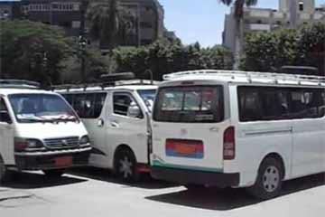 سائقو الميكروباص يقطعون طريق ماسبيرو احتجاجاً على نقص السولار