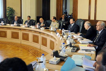 مجلس الوزراء يوافق على قانون التظاهر وزيادة التعريفة الجمركية