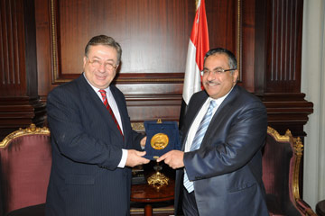 فهمى يؤكد متانة العلاقة بين مصر و تركيا.. ويدعو لزيادة الاستمارات