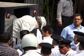 الجنايات تأمر بإخلاء سبيل زكريا عزمي على ذمة إعادة محاكمته