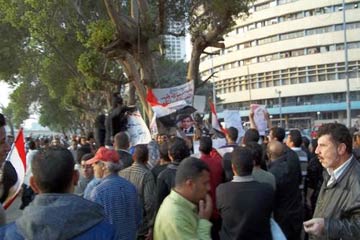 احتجاجات أمام ماسبيرو على غلق “مجمع التحرير” لليوم الرابع