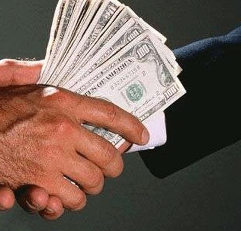 اعتقال رئيس عملاق صناعات الإنتاج الحربى فى إيطاليا بتهمة الفساد المالي