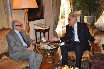 وزير الخارجية يستقبل حجاب والإبراهيمي لبحث الوضع السوري