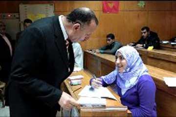 رئيس جامعة بني سويف يتفقد امتحانات التعليم المفتوح