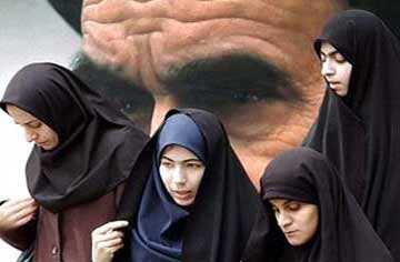 إيران تحتفل بذكري ثورتها بمظاهرات حاشدة ورفـض محـادثات واشنطن