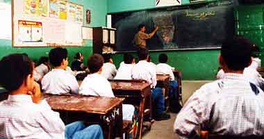 “التعليم”: انتظام المدارس بجميع المحافظات باستثناء بورسعيد لاعتبارات أمنية.. وتسليم الكتب هذا الأسبوع