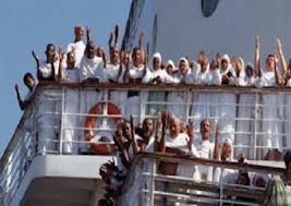 960 معتمرا يغادرون ميناء سفاجا إلى جدة