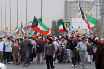 المعارضة الكويتية تدعو للتظاهر احتجاجا على سجن 3 نواب سابقين