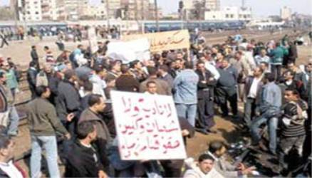 وقفة احتجاجية لعمال شركة سيراميك روك بالسويس