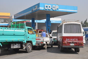 “التموين”و”البترول”تدرسان ضخ كميات إضافية من السولار بمحطات الطرق السريعة