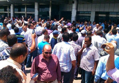 موظفو “المصرية لخدمات الطيران” يطالبون بإقالة المدير