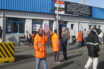 شركات الخدمات بميناء السخنة توافق على ضم جميع عمال “بلاتنيوم”