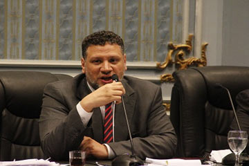 ياسين يؤكد حق الشباب المصرى فى التظاهر وعدم الاضرار بممتلكات الدولة