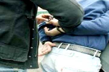 القبض على مسجل خطر متهم في 37 قضية بمطروح