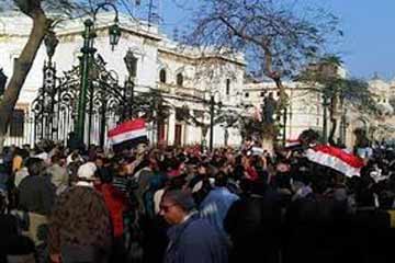 عمال اليومية بمجلس الشعب ينظمون وقفه احتجاجية