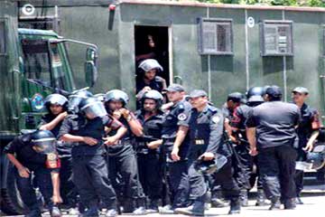 الأمن المركزي لانملك الخرطوش ونتعامل بالغازوطلقات الصوت