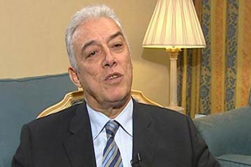 إخلاء سبيل سامح فهمى بعد الحكم باعادة محاكمته بقضية الغاز