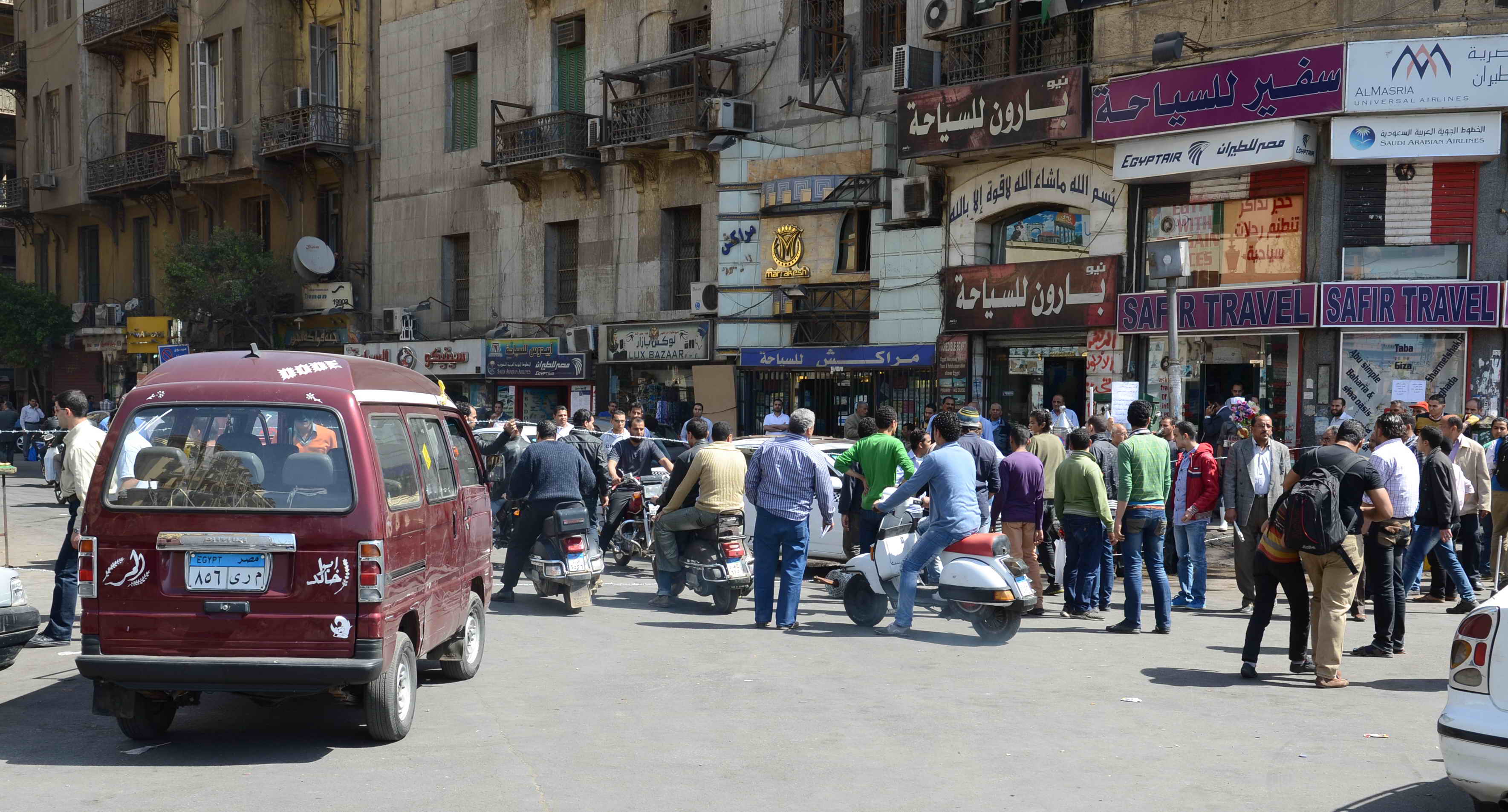 اعاده غلق المعتصمين لميدان التحرير من جديد 27-3-2013