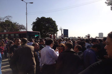 عاملون بماسبيرو يقطعون الكورنيش لتأخر صرف رواتبهم