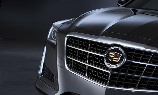 كاديلاك تكشف جزئياً عن CTS 2014 المنتظرة قبل تقديمها في نيويورك الأسبوع المقبل