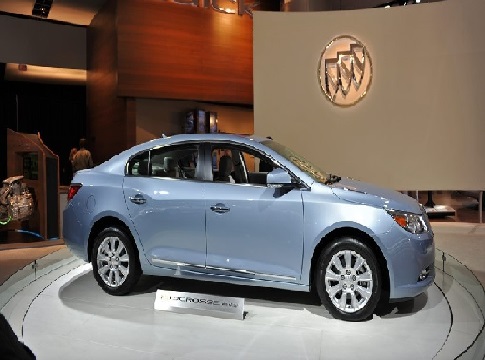 بويك لاكروس 2014 تتجمل بتطويرات في التصميم وتكنولوجيا جديدة قبل ظهورها في نيويورك