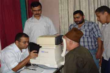 قافلة طبية مجانية من جامعة القاهرة لمدينة الواحات البحرية