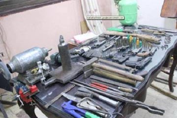 ضبط حداد حول منزله إلى ورشة لتصنيع الأسلحة النارية بالمقطم