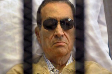 الإدارى: إنقضاء الخصومة في الإفراج الصحى عن مبارك بعد تنازل محاميه