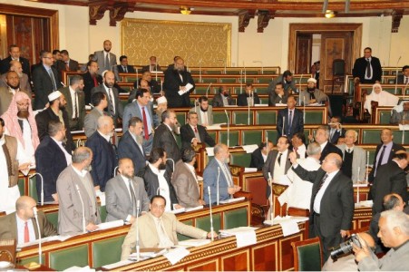 نواب الإخوان يطالبون بتحريك دعوى قضائية ضد 14 سياسيًا بسبب أحداث المقطم