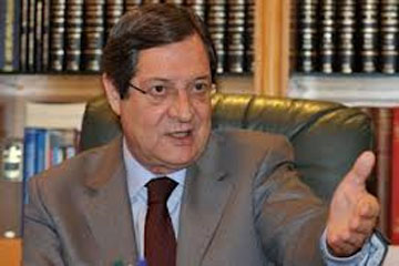 قبرص تسعى للتوصل لاتفاق في اللحظة الأخيرة لتفادي انهيار مالي