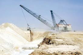 11 شركة تتنافس على مزايدة رمال الكوالين والحديد بمصر