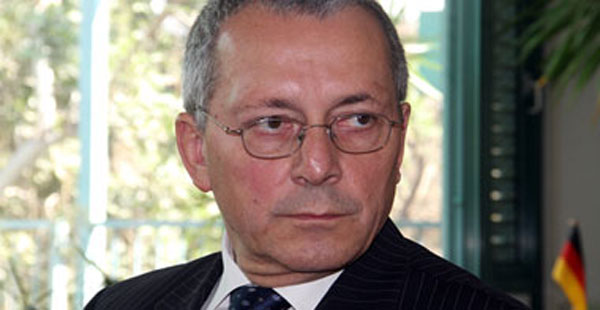 السفير الألمانى يتسائل كيف يضخ مستثمر أجنبى أموالا فى الوقت الحالى بينما يهرب المستثمر المحلى ؟