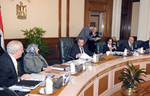 الحكومة تستعرض نتائج زيارة الرئيس لسوهاج وخطة تنمية الصعيد.. وقنديل يؤكد: عصر تهميش الصعيد انتهى