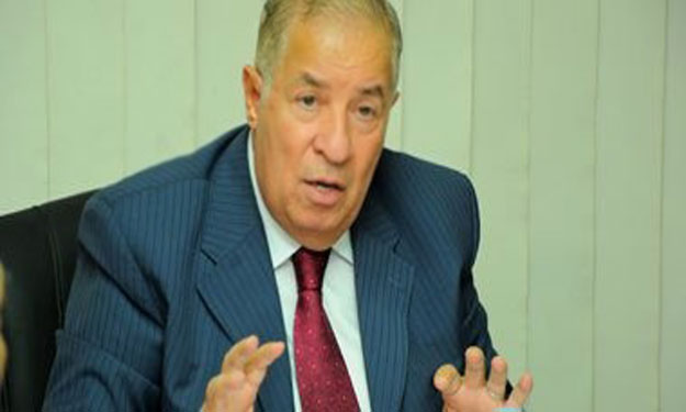 بحث آلية جديدة لتوفير الوقود لمصانع العاشر بالإتفاق مع وزارة البترول