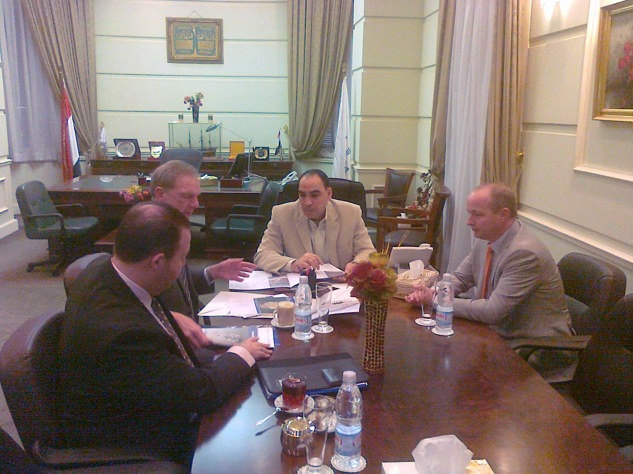 عبد الغفار يلتقى ممثلى الشركة المصرية الهولندية للتكريك لبحث مشروع محور قناة السويس