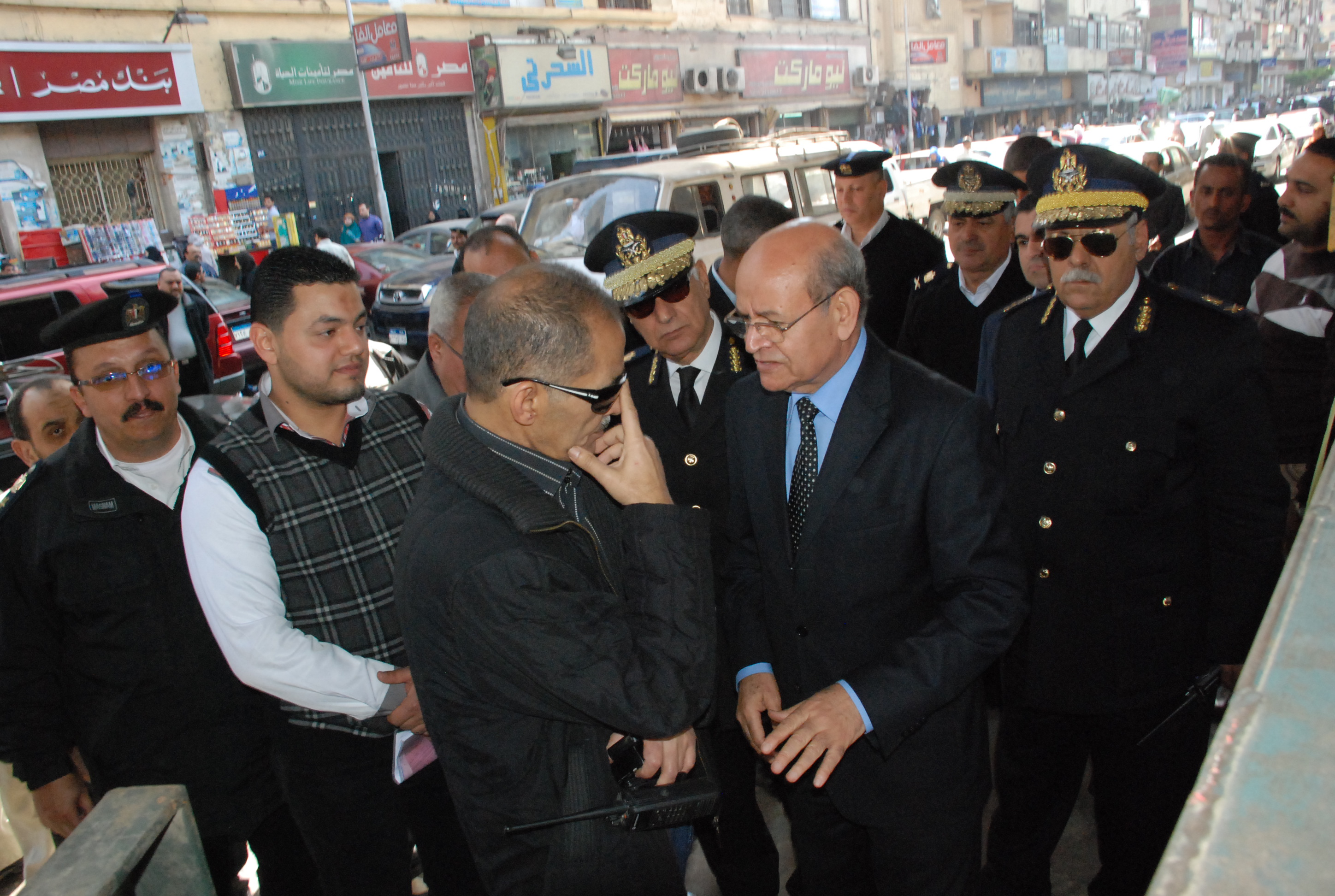 حملة مكبرة بميدان الجيزة لإلزام الباعة بعدم التعدى على الشارع